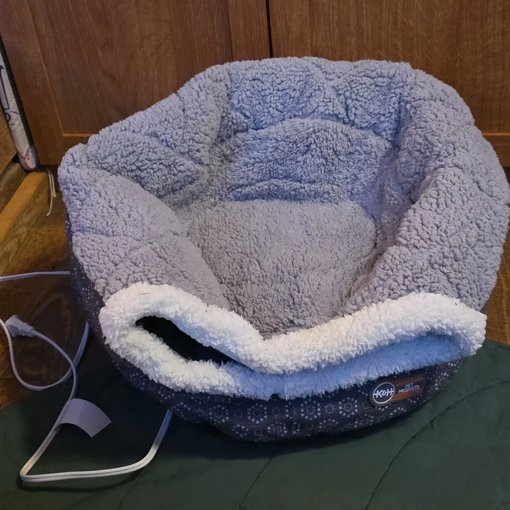 Electric Heated Cat Bed - Picture 2 of 3